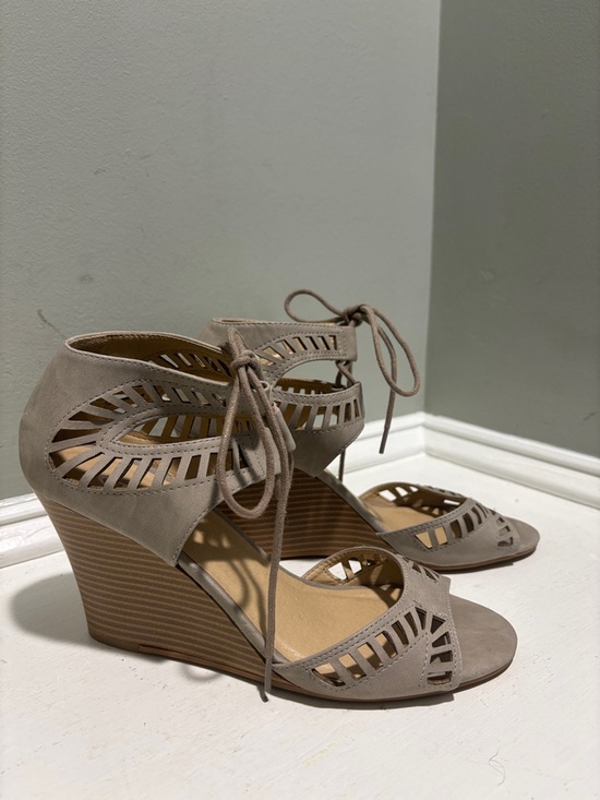 CL by Chinese Laundry Shoes - Chinese Laundry Women's Taupe Cutout Lace-Up Wedge Sandals-size 9